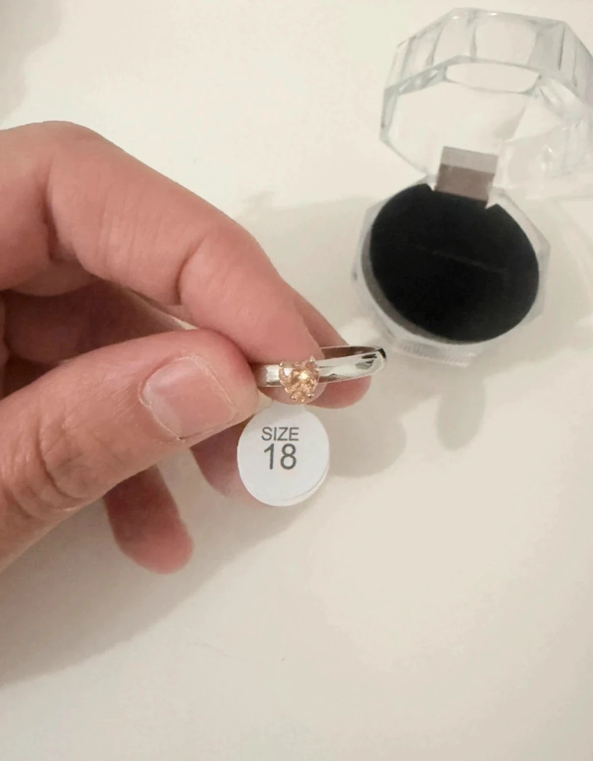 Anillo solitario de corazón champán de acero inoxidable plateado - Tamaño 58 (18mm) - Estuche incluido – photo 3